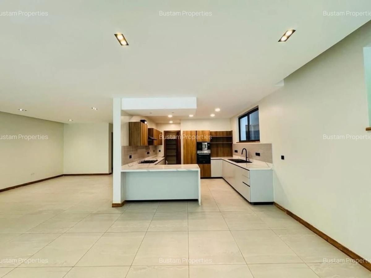 4 Bed Apartment with En Suite in Spring Valley - 10