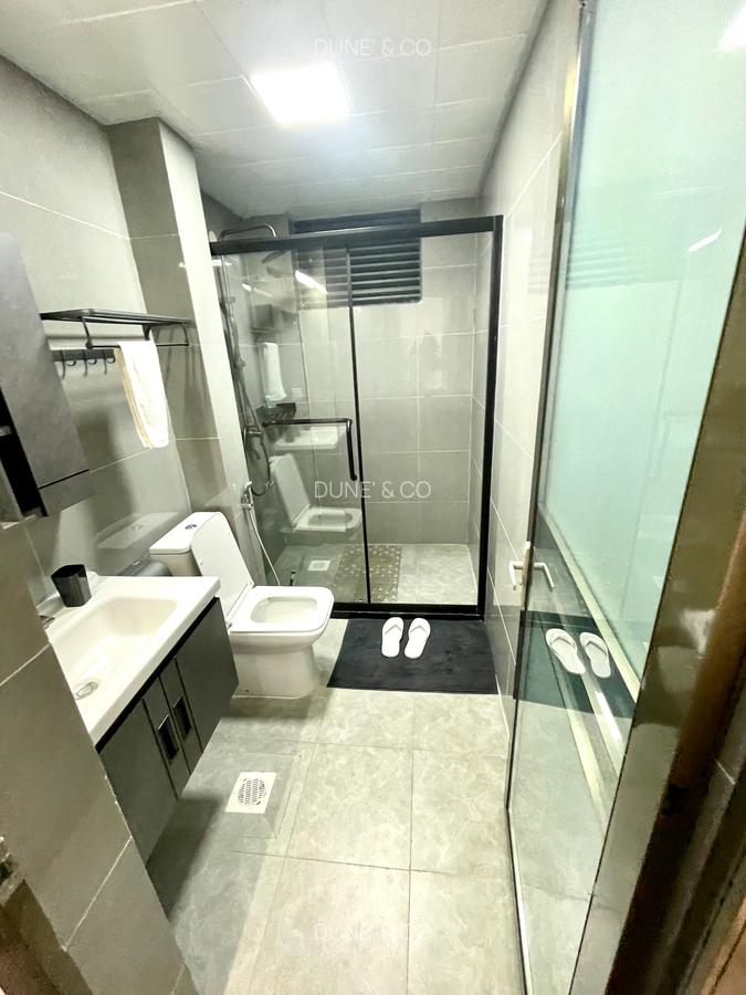 Serviced 2 Bed Apartment with En Suite in Riverside - 16