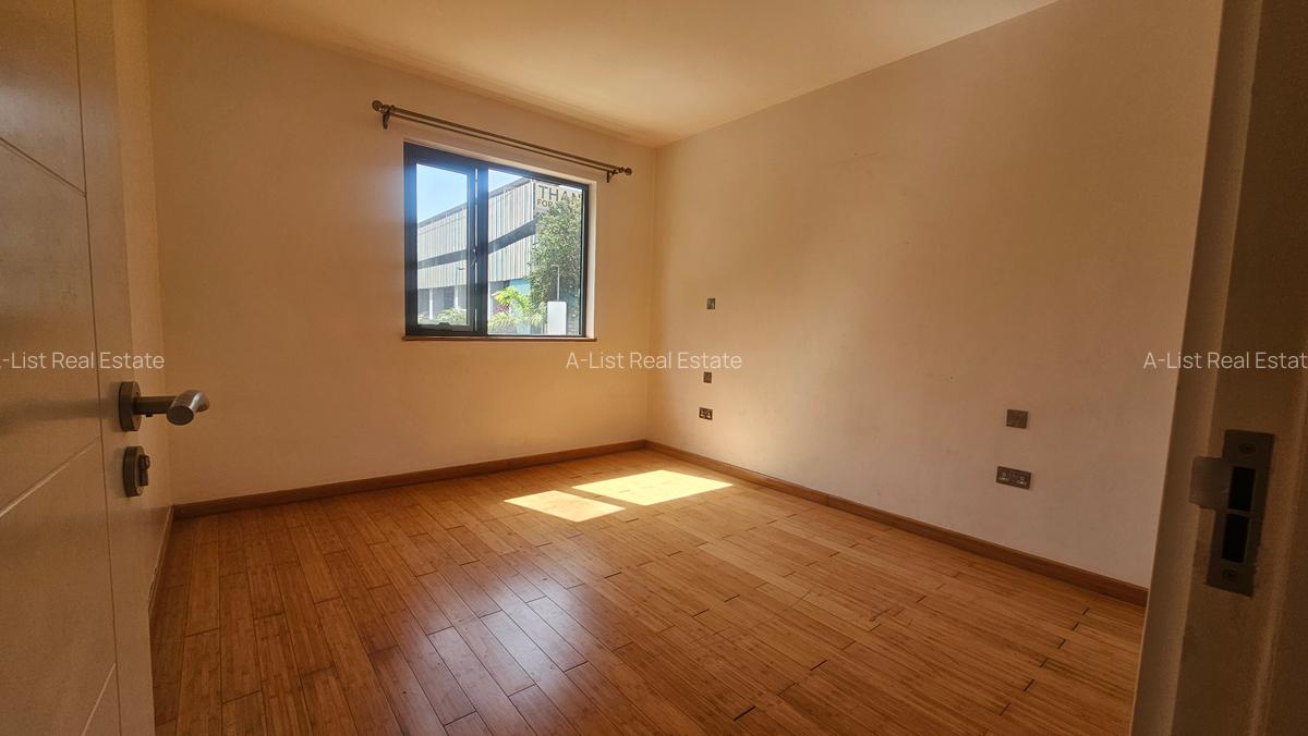 4 Bed Townhouse with En Suite at Garden City - 7
