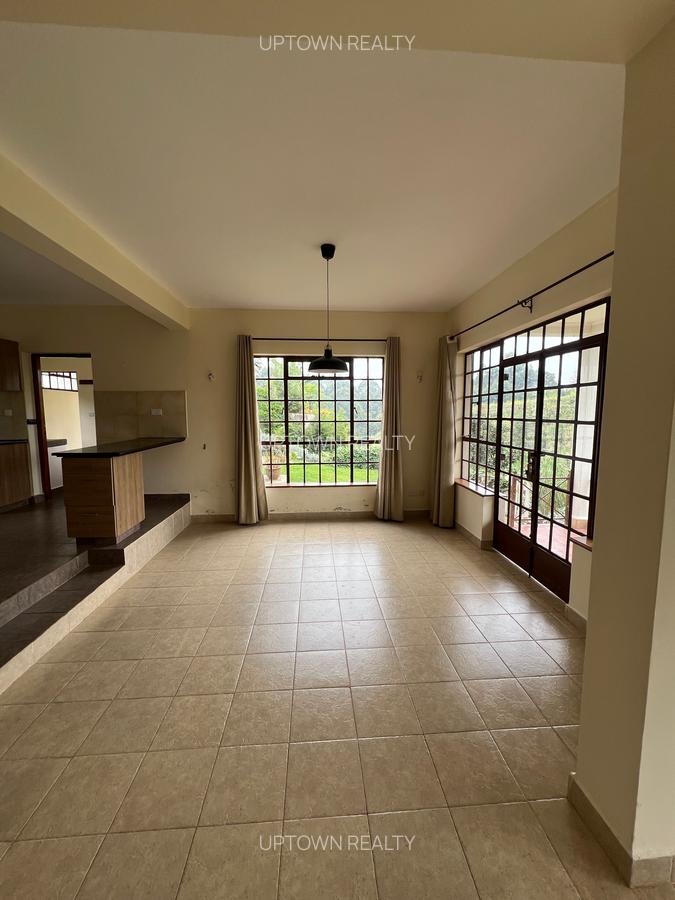 3 Bed Villa with En Suite at Redhill - 8