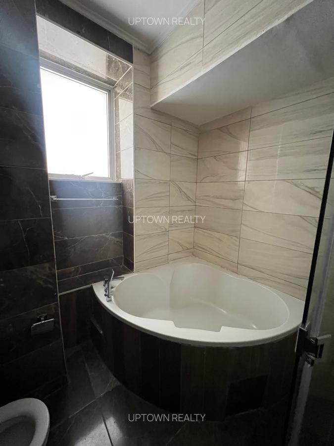 3 Bed Apartment with En Suite at Riverside - 19