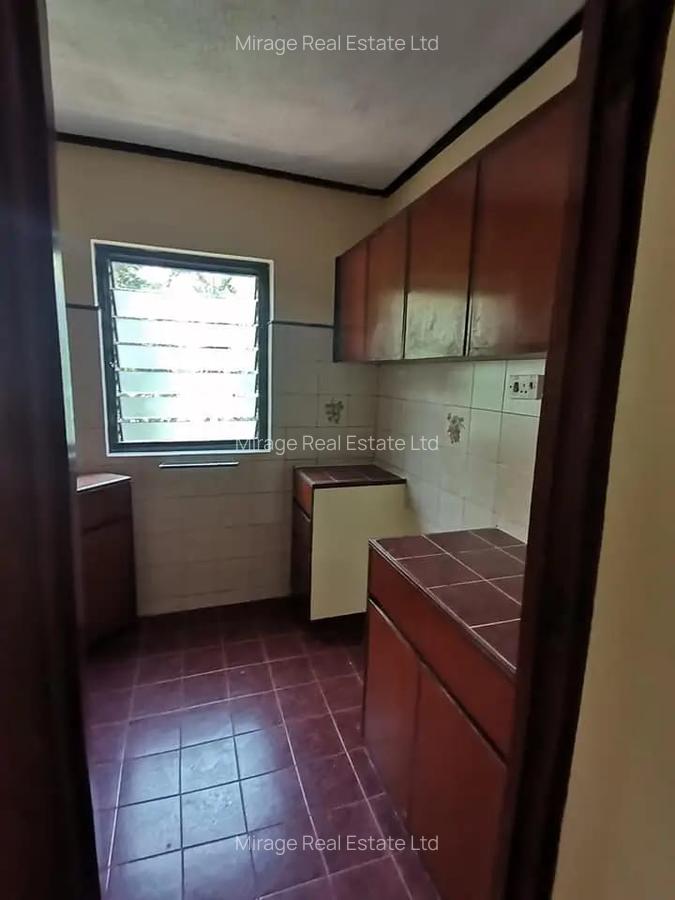 3 Bed Apartment with Parking in Kilimani - 16