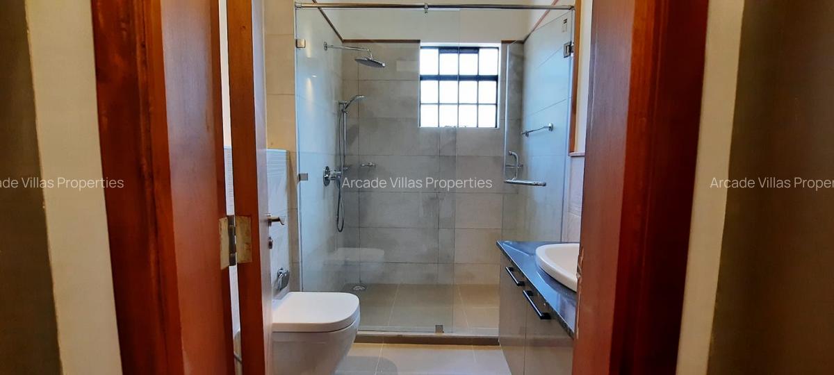5 Bed Townhouse with En Suite in Lavington - 12