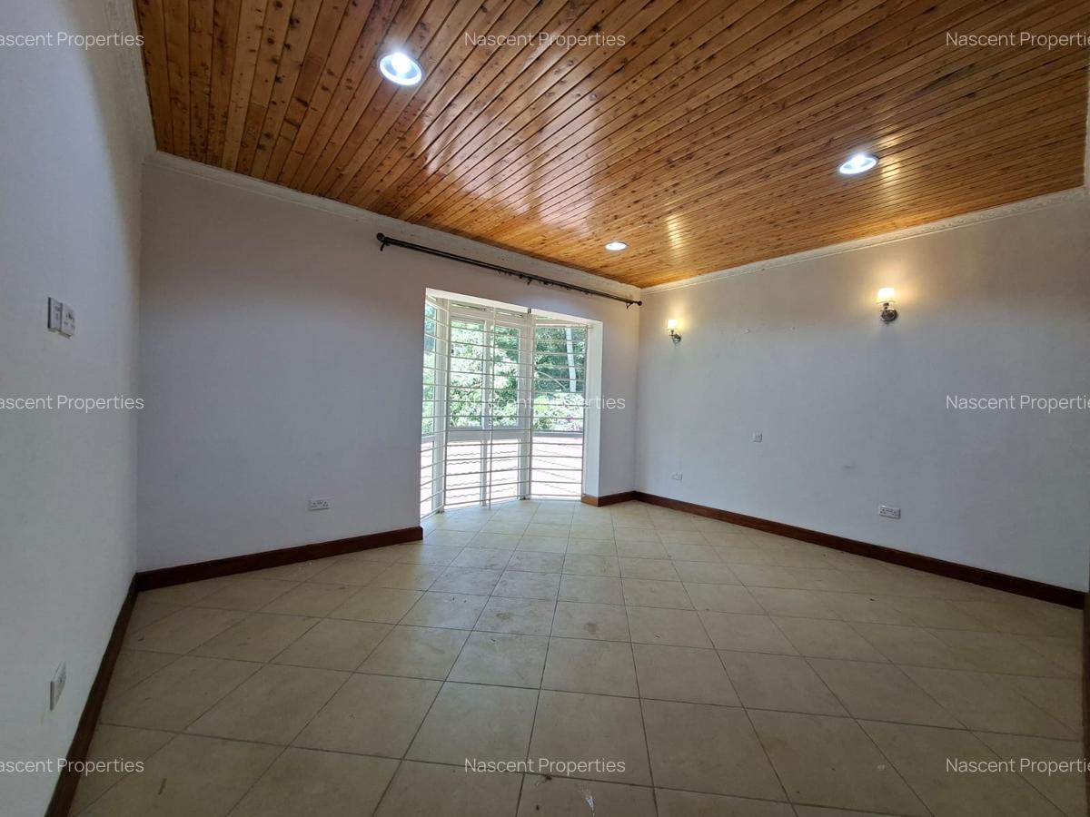 5 Bed House with En Suite in Rosslyn - 6
