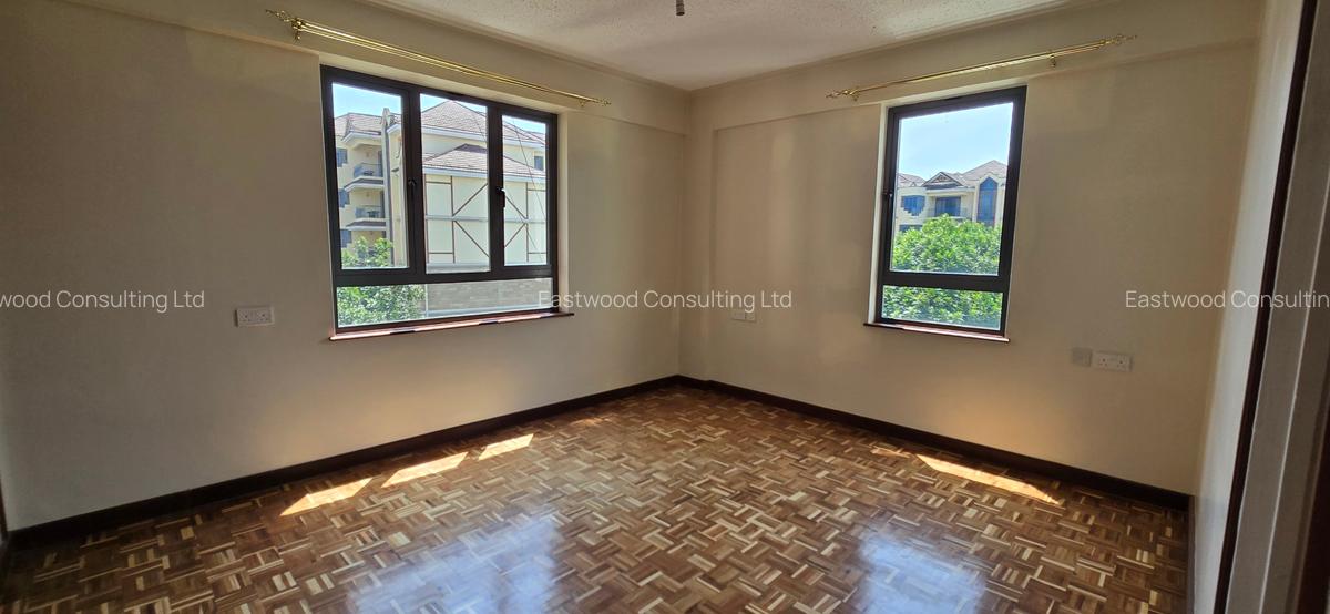 4 Bed Apartment with En Suite in Parklands - 9