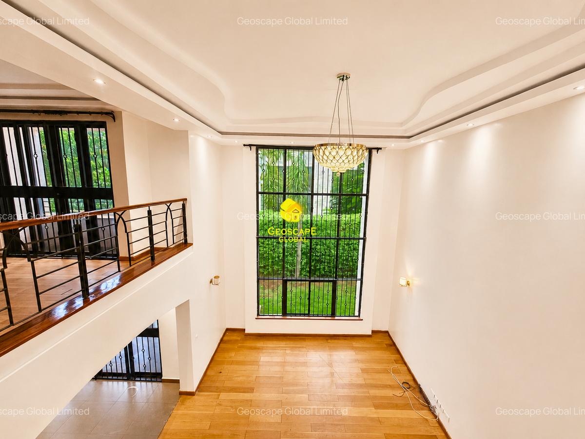 5 Bed House with En Suite in Lavington - 5