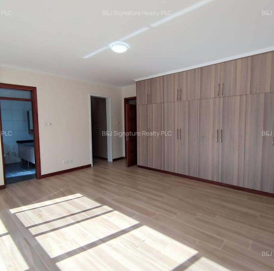 3 Bed Apartment with En Suite in Riverside - 6