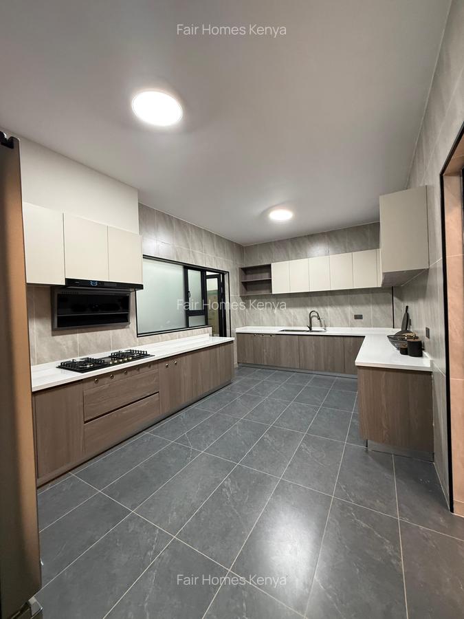 3 Bed Apartment with En Suite at Othaya Road - 5