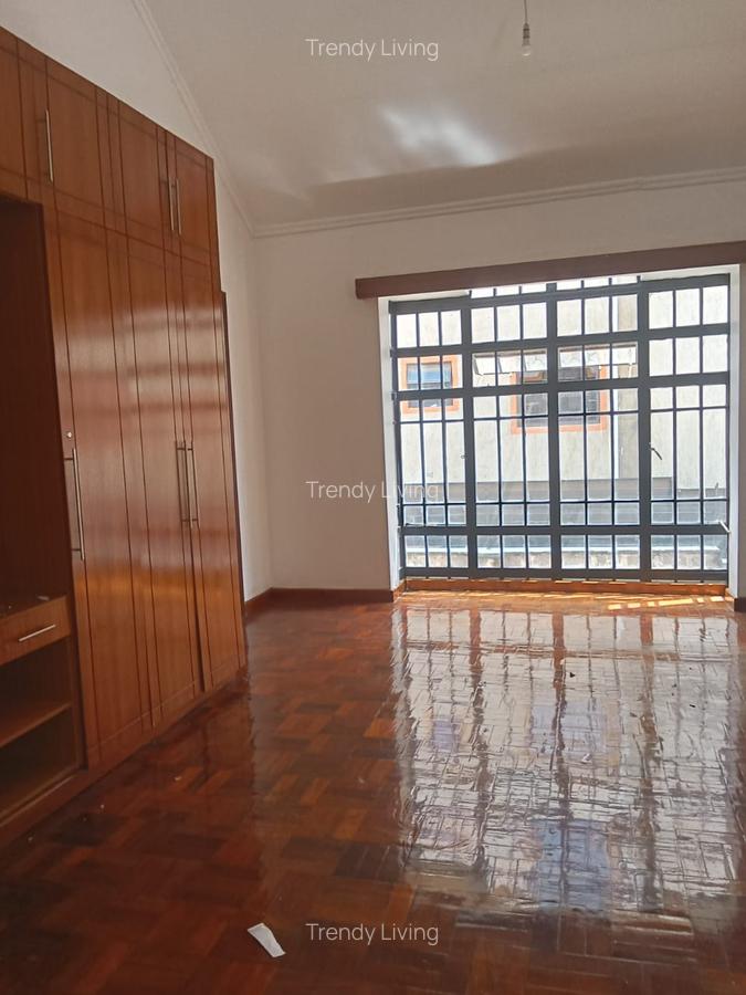 4 Bed Townhouse with En Suite in Lavington - 9