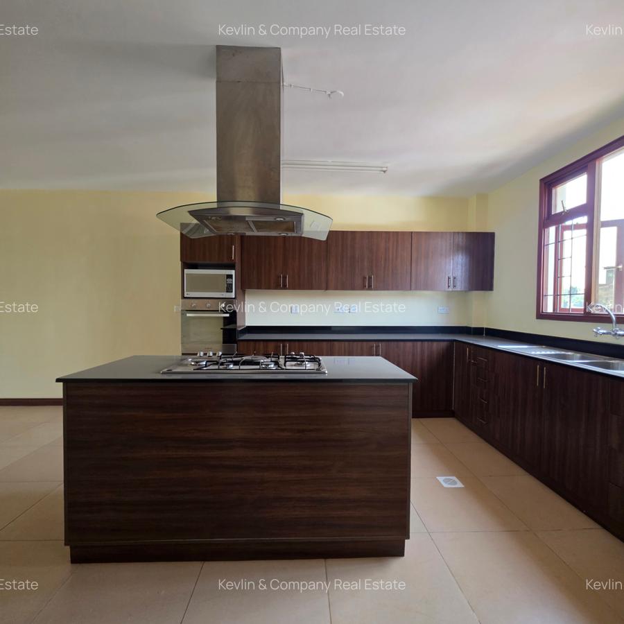 3 Bed Apartment with En Suite in Riverside - 6