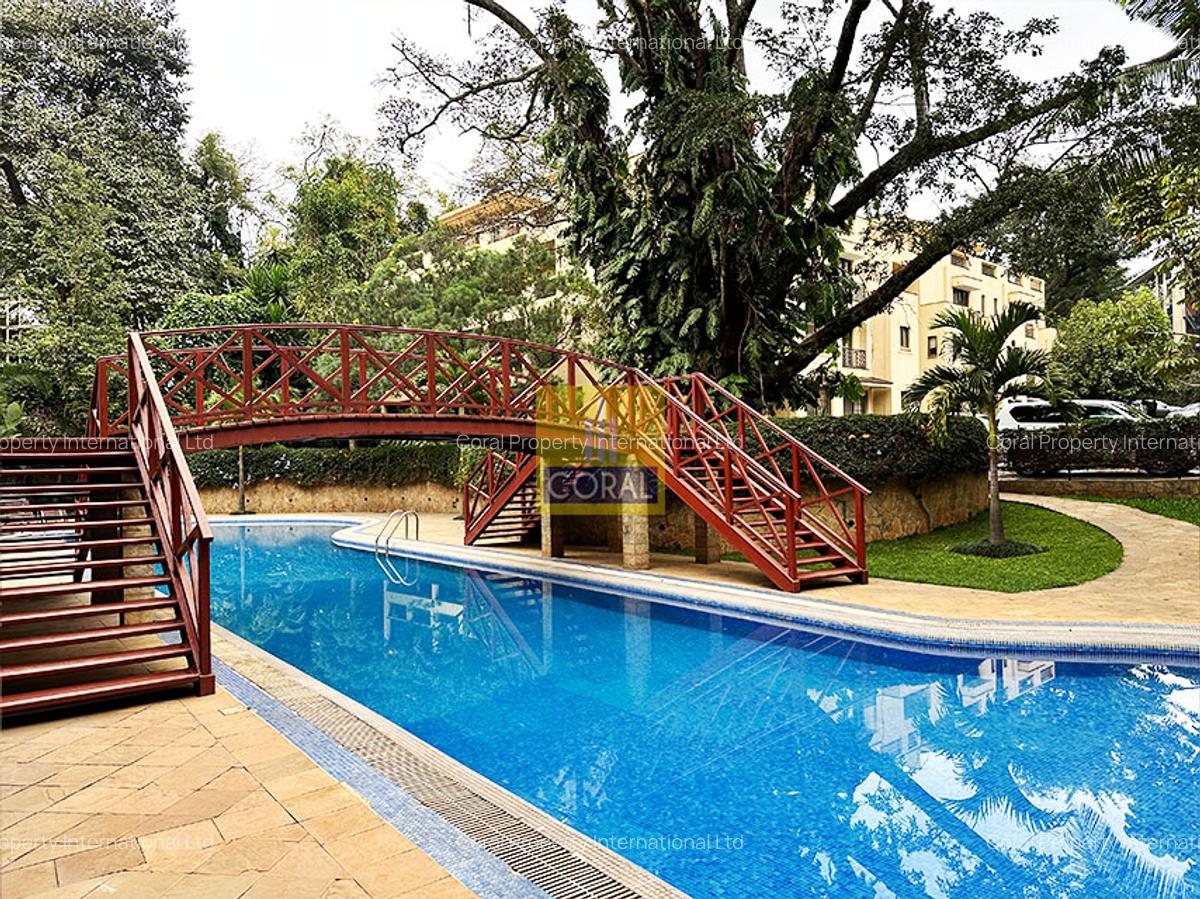4 Bed Apartment with En Suite in Riverside - 15