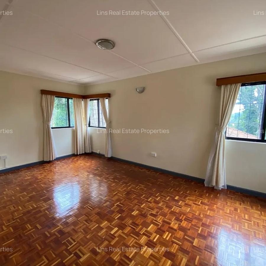 5 Bed House with En Suite in Runda - 19
