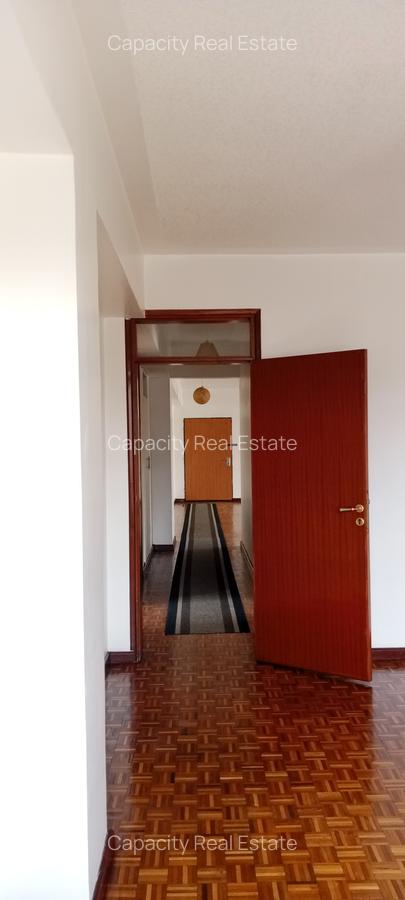 3 Bed Apartment with En Suite in Brookside - 9
