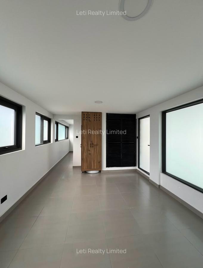 6 Bed Townhouse with En Suite in Lavington - 10