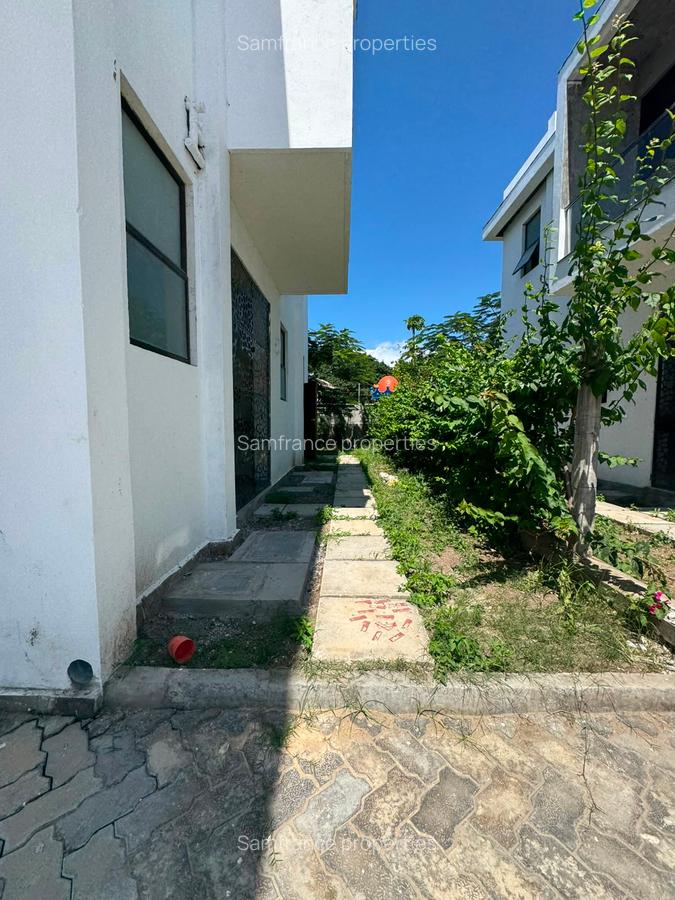 4 Bed Townhouse with En Suite at Lakers Road - 6