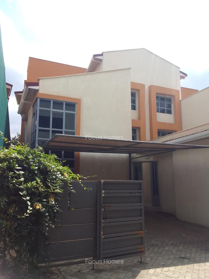 5 Bed Townhouse with En Suite in Lavington - 1