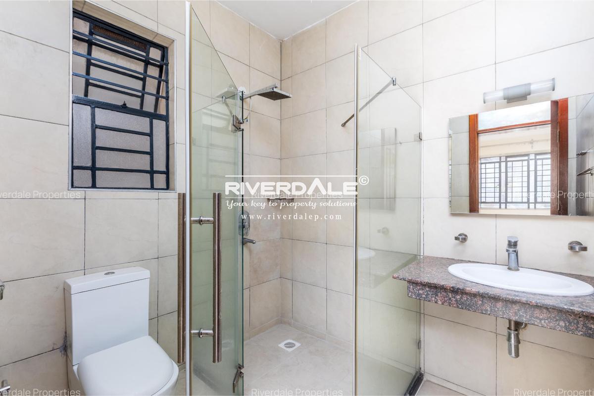 4 Bed Apartment with En Suite in Parklands - 14