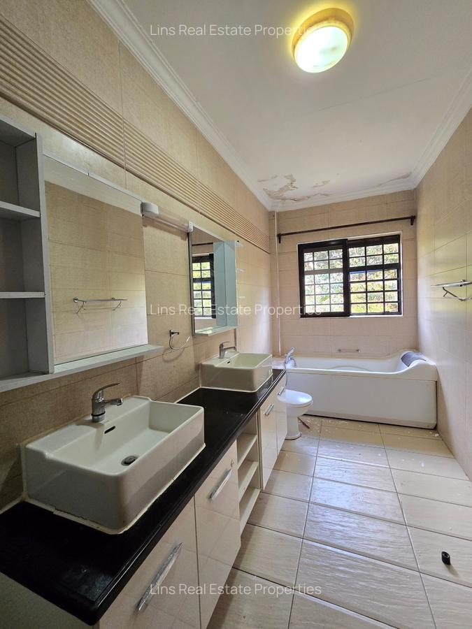 4 Bed Townhouse with En Suite in Runda - 19