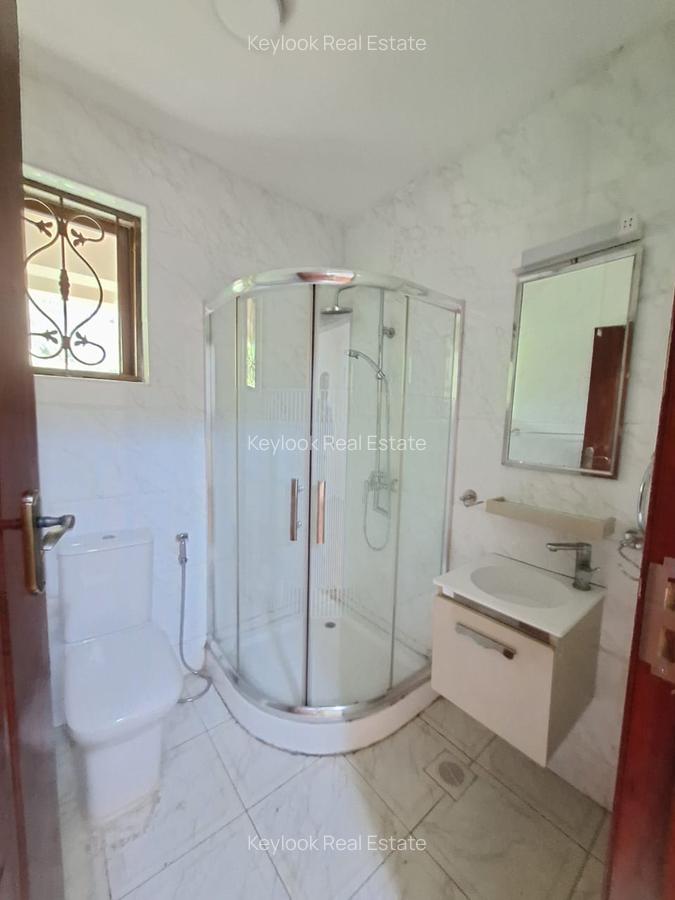 5 Bed Townhouse with En Suite at Othaya Road - 20