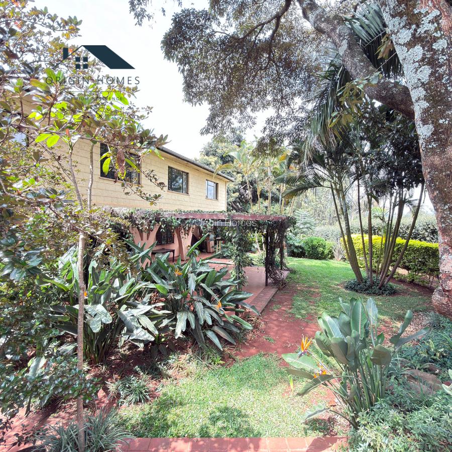 4 Bed House with En Suite at Lavington - 4