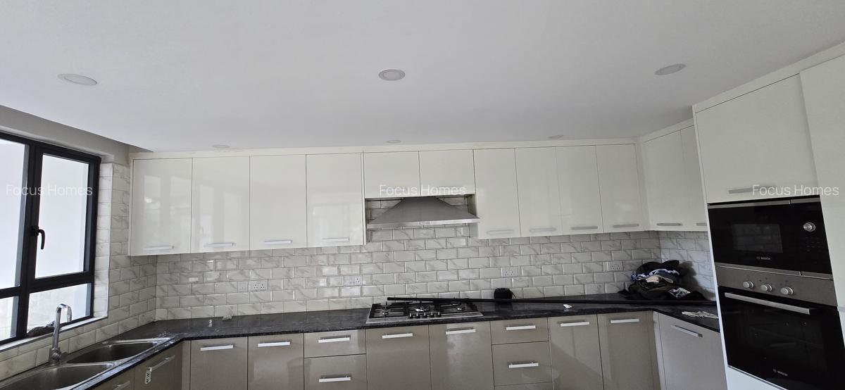 3 Bed Apartment with En Suite in Lavington - 4
