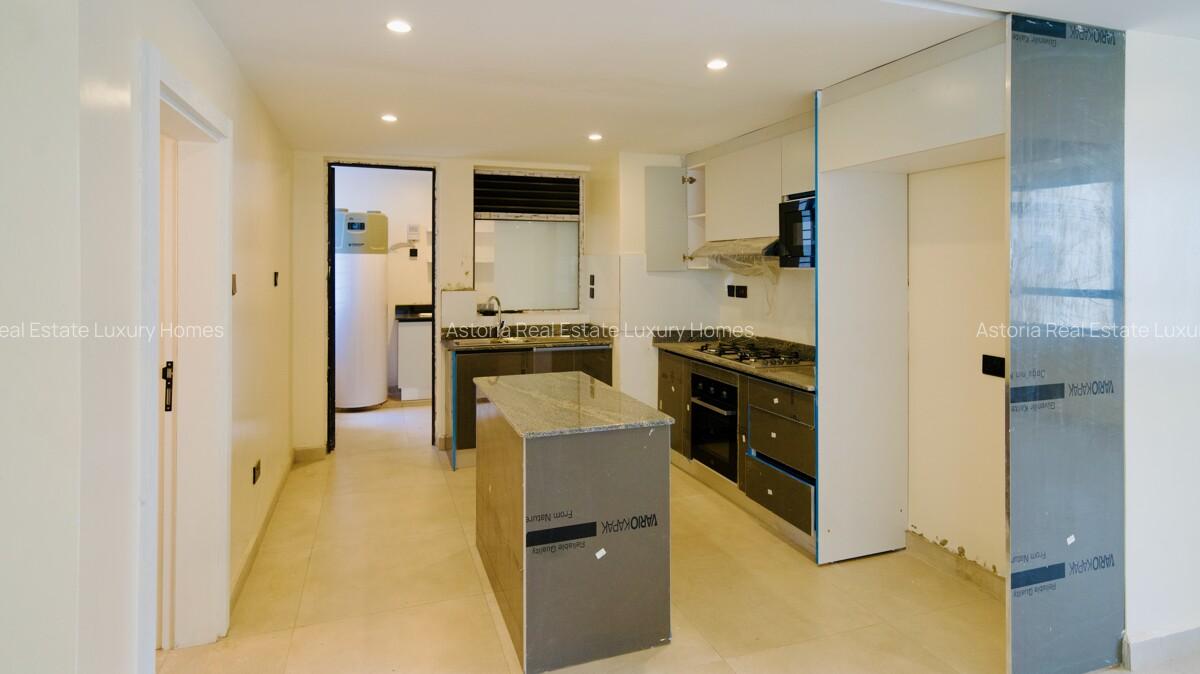 4 Bed Apartment with En Suite at 2026-430 - 3