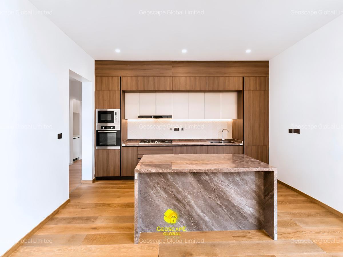 5 Bed House with En Suite in Runda - 4