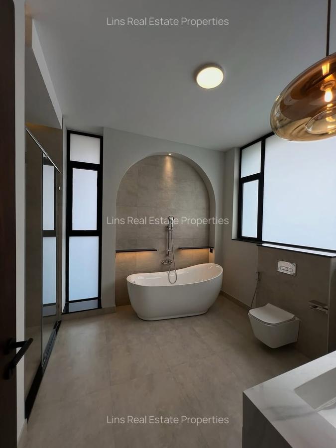 5 Bed House with En Suite in Nyari - 17