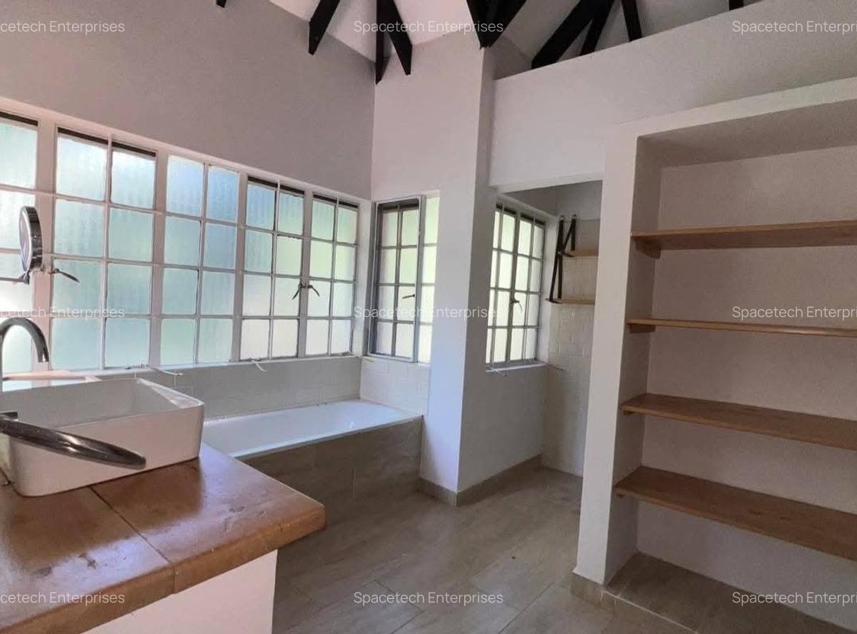 5 Bed Townhouse with En Suite in Rosslyn - 16