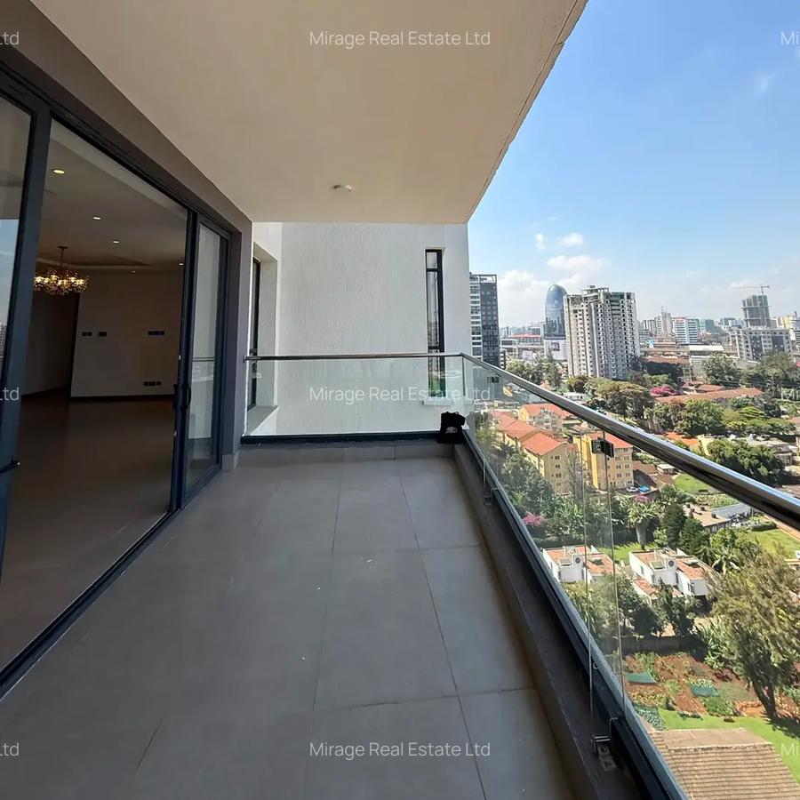3 Bed Apartment with En Suite in Riverside - 2