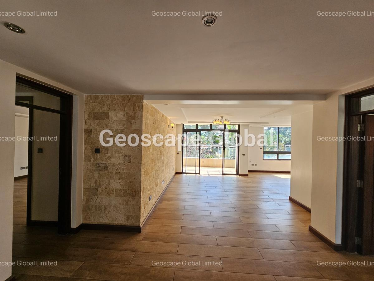 5 Bed House with En Suite in Lavington - 3