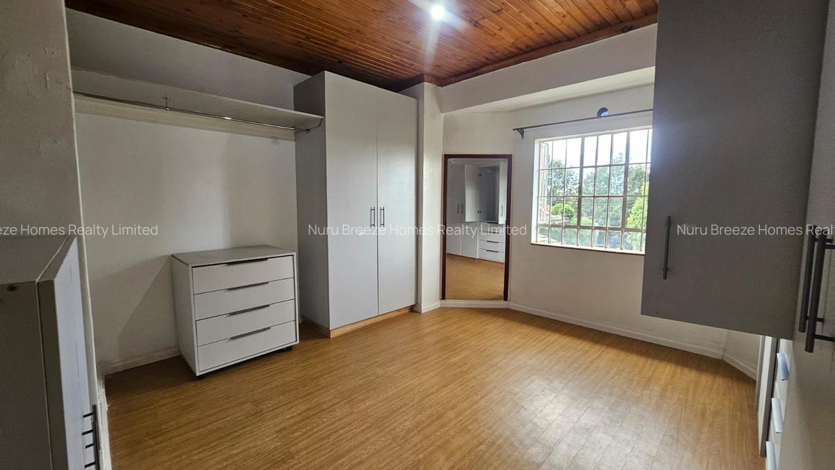 5 Bed House with En Suite in Runda - 8