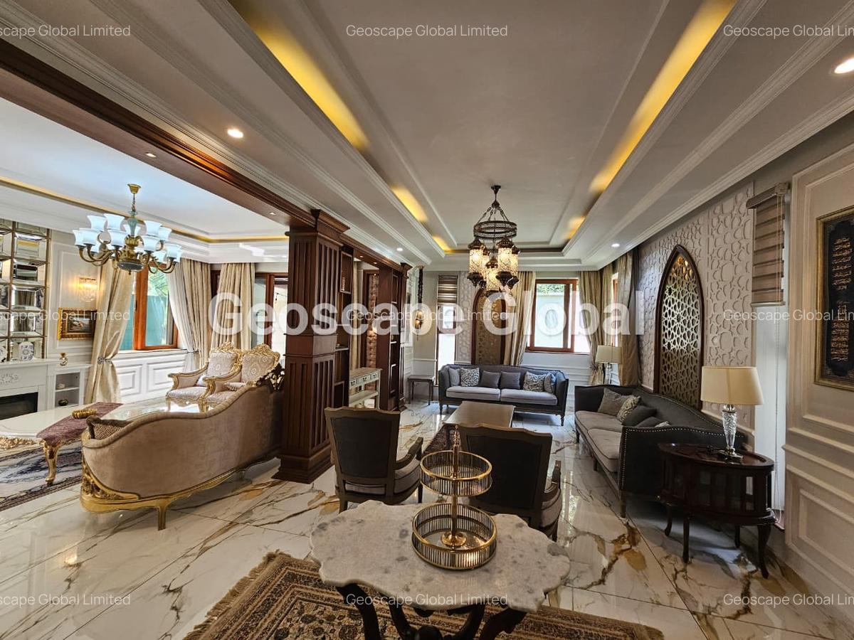 6 Bed House with En Suite in Lavington - 2