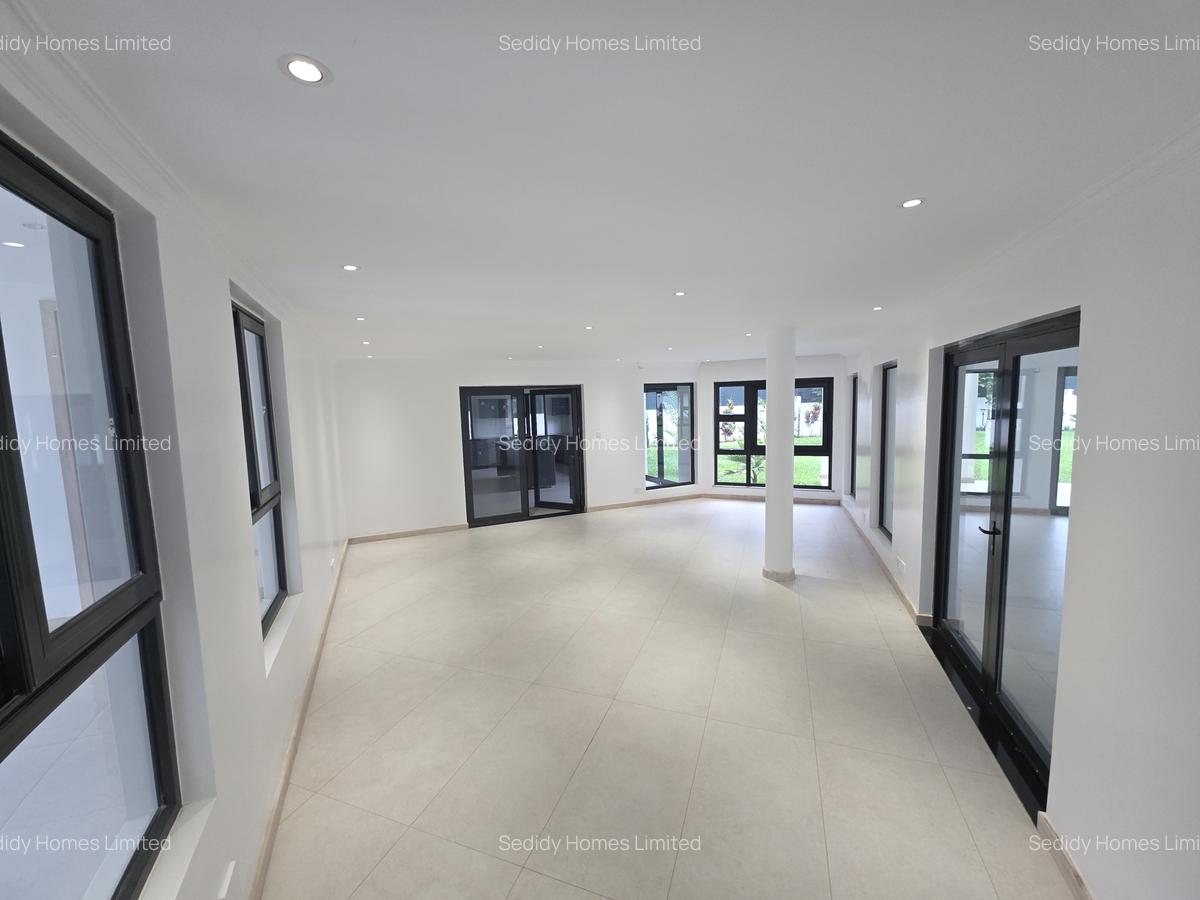 6 Bed Villa with En Suite in Runda - 3