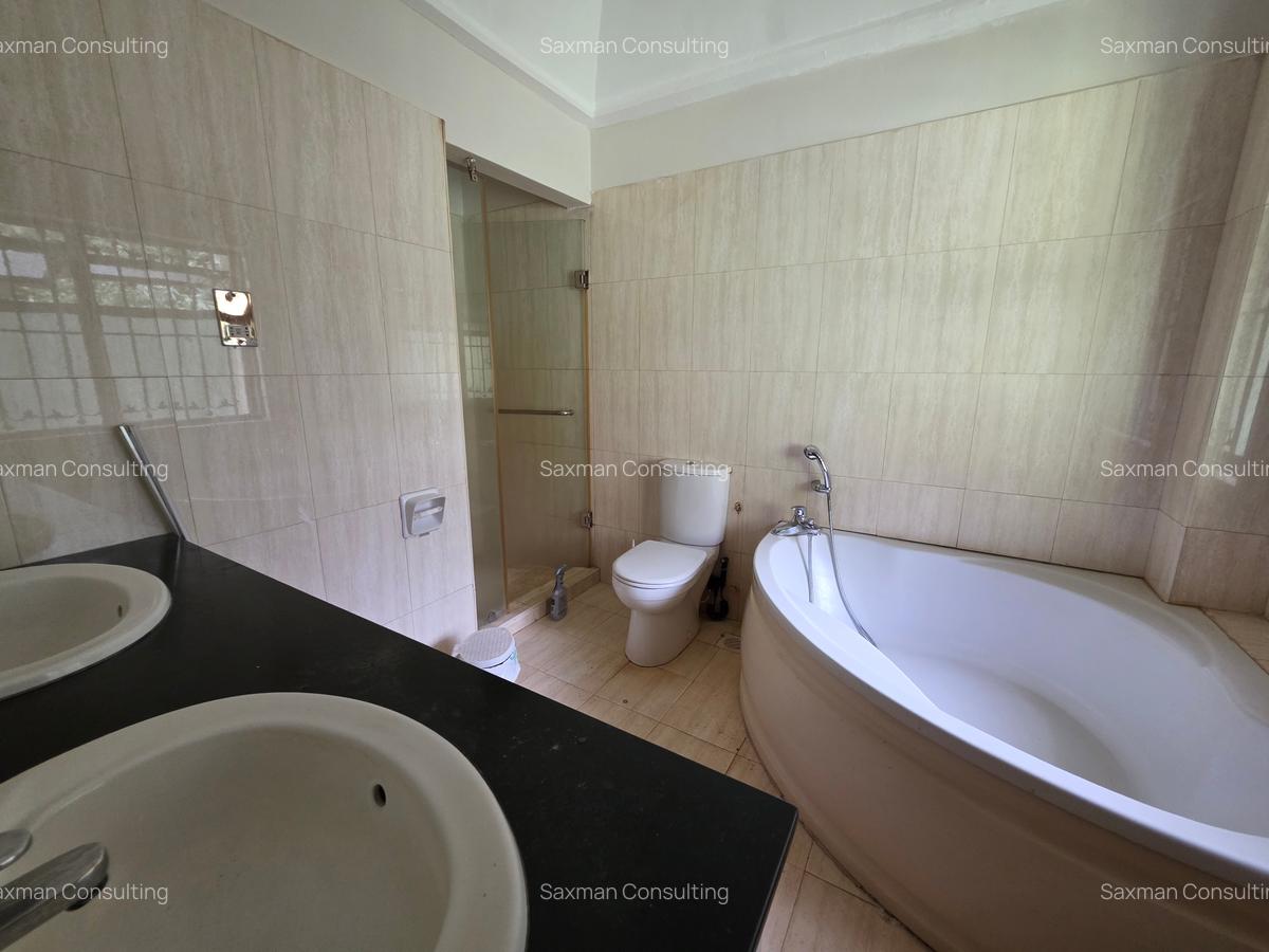 5 Bed House with En Suite in Runda - 10