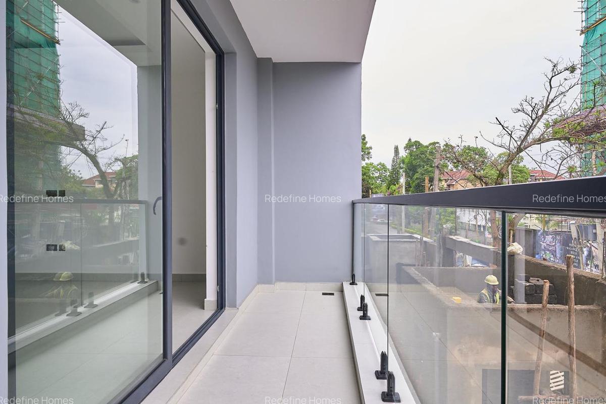 3 Bed Apartment with En Suite at Brookside - 8