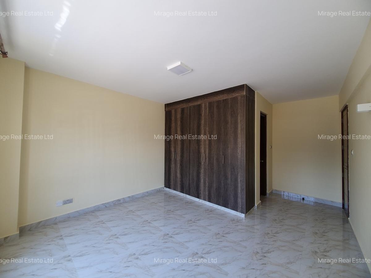 4 Bed Apartment with En Suite in Parklands - 8
