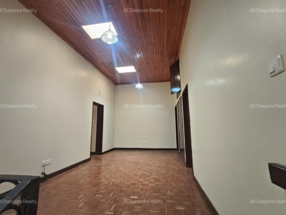5 Bed Apartment with Staff Quarters at 2Nd Parklands - 19