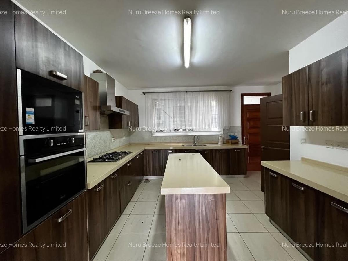 5 Bed Townhouse with En Suite in Lavington - 7