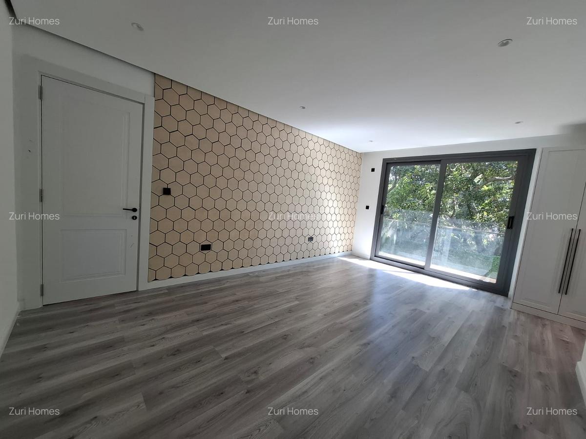 5 Bed Townhouse with En Suite in Lavington - 6