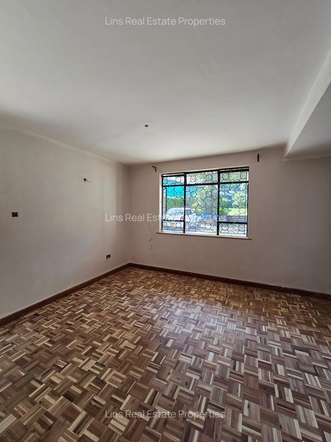 5 Bed House with En Suite in Runda - 9