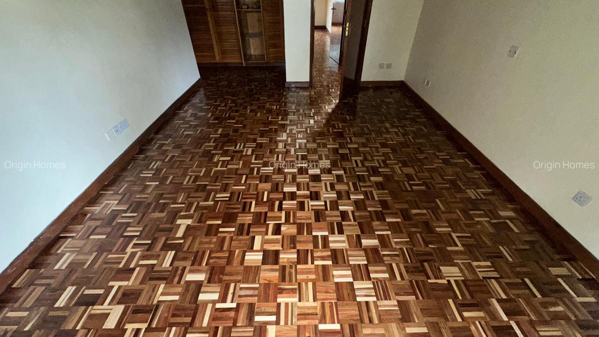 4 Bed House with En Suite at Valley Arcade - 12
