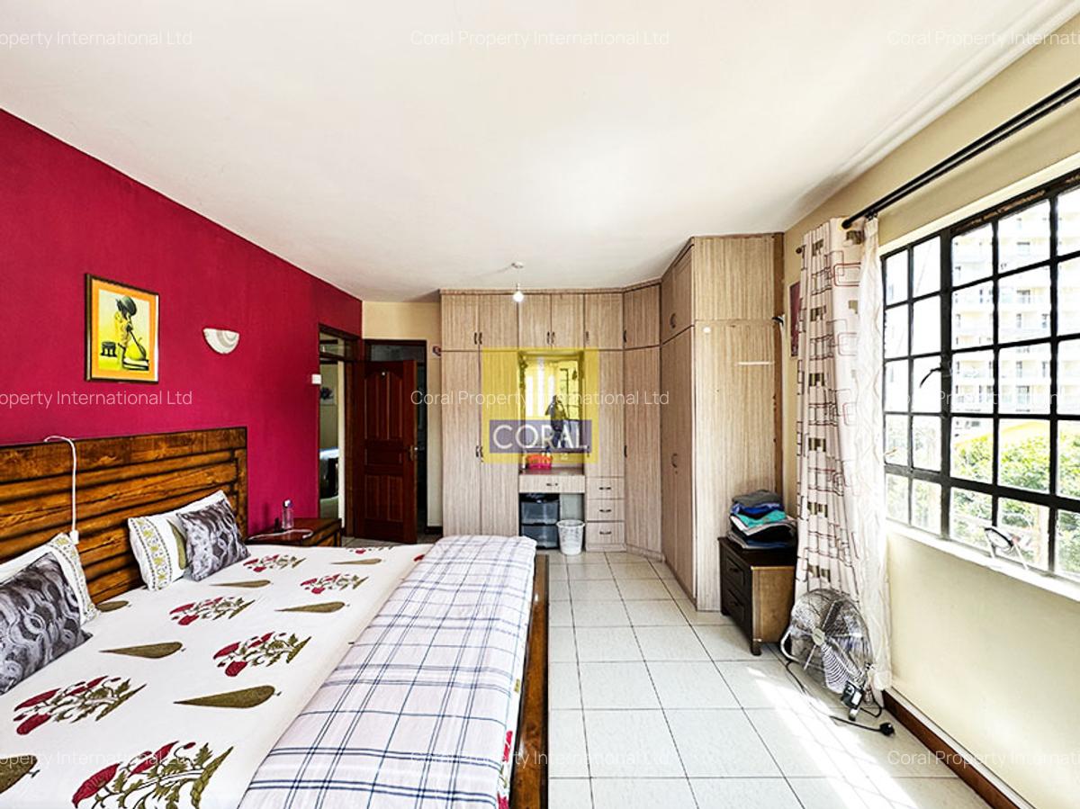 4 Bed Apartment with En Suite in Parklands - 17