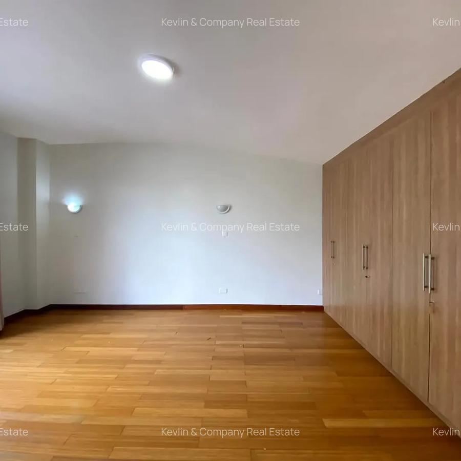 5 Bed Villa with En Suite in Spring Valley - 16