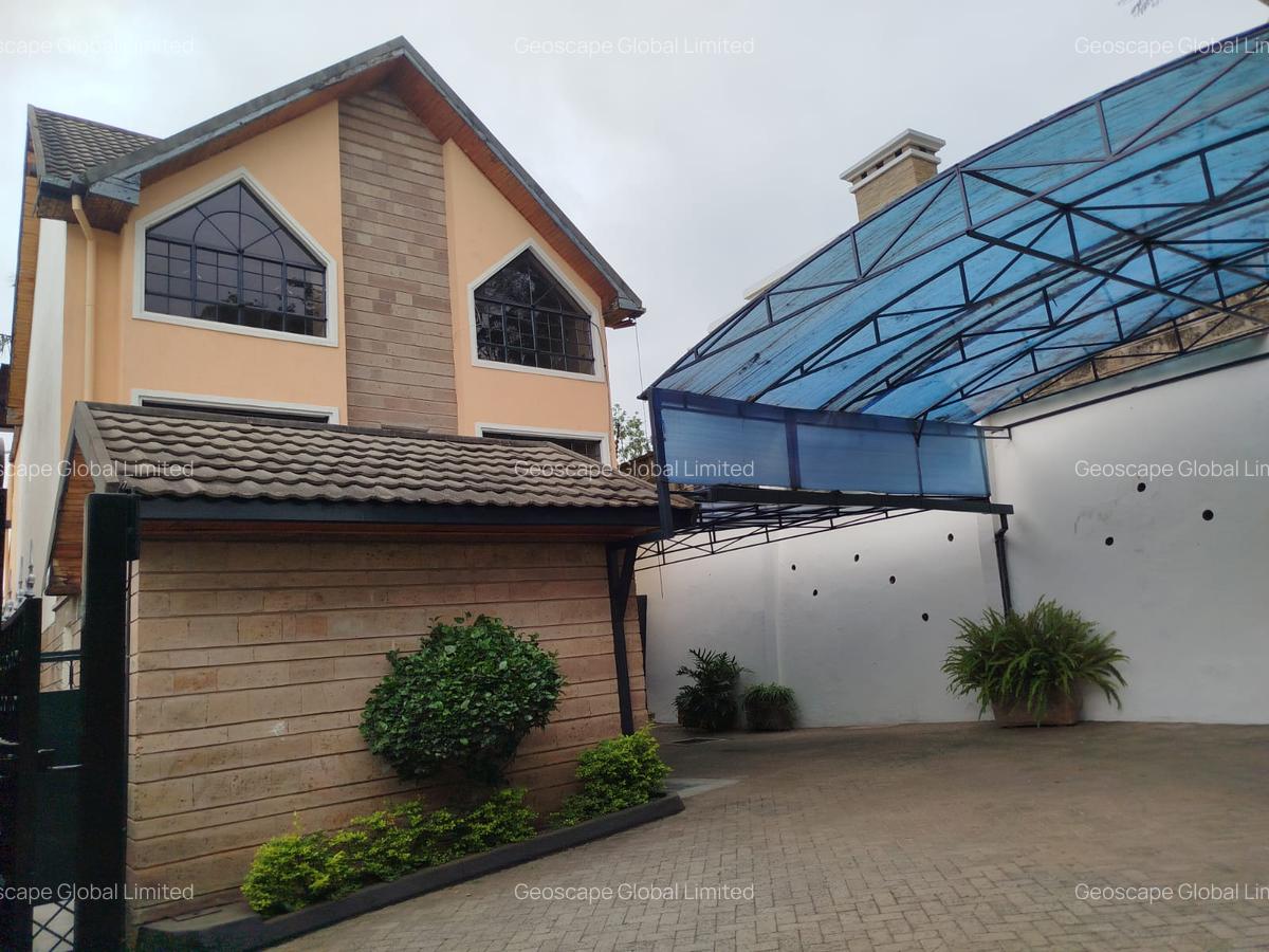 5 Bed House with En Suite in Lavington - 3