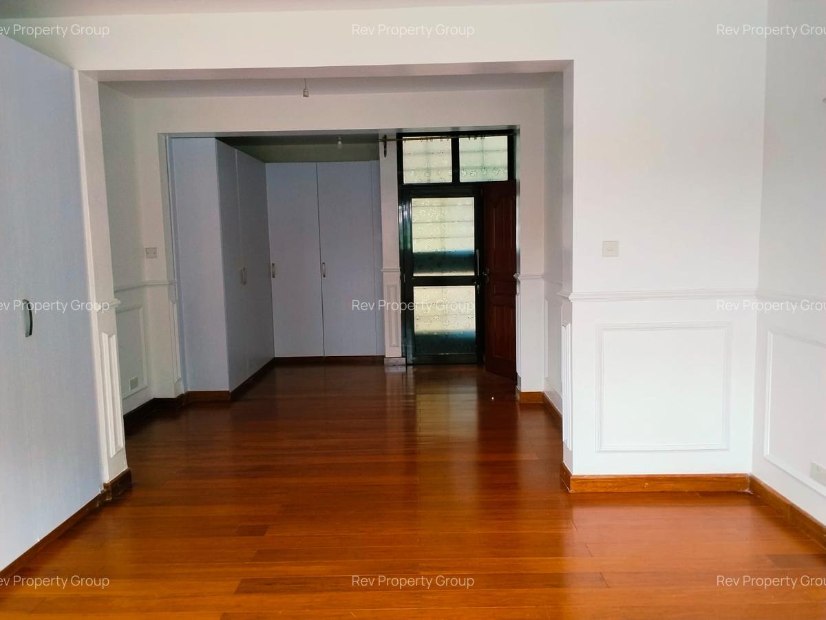 5 Bed Villa with En Suite in Lavington - 12
