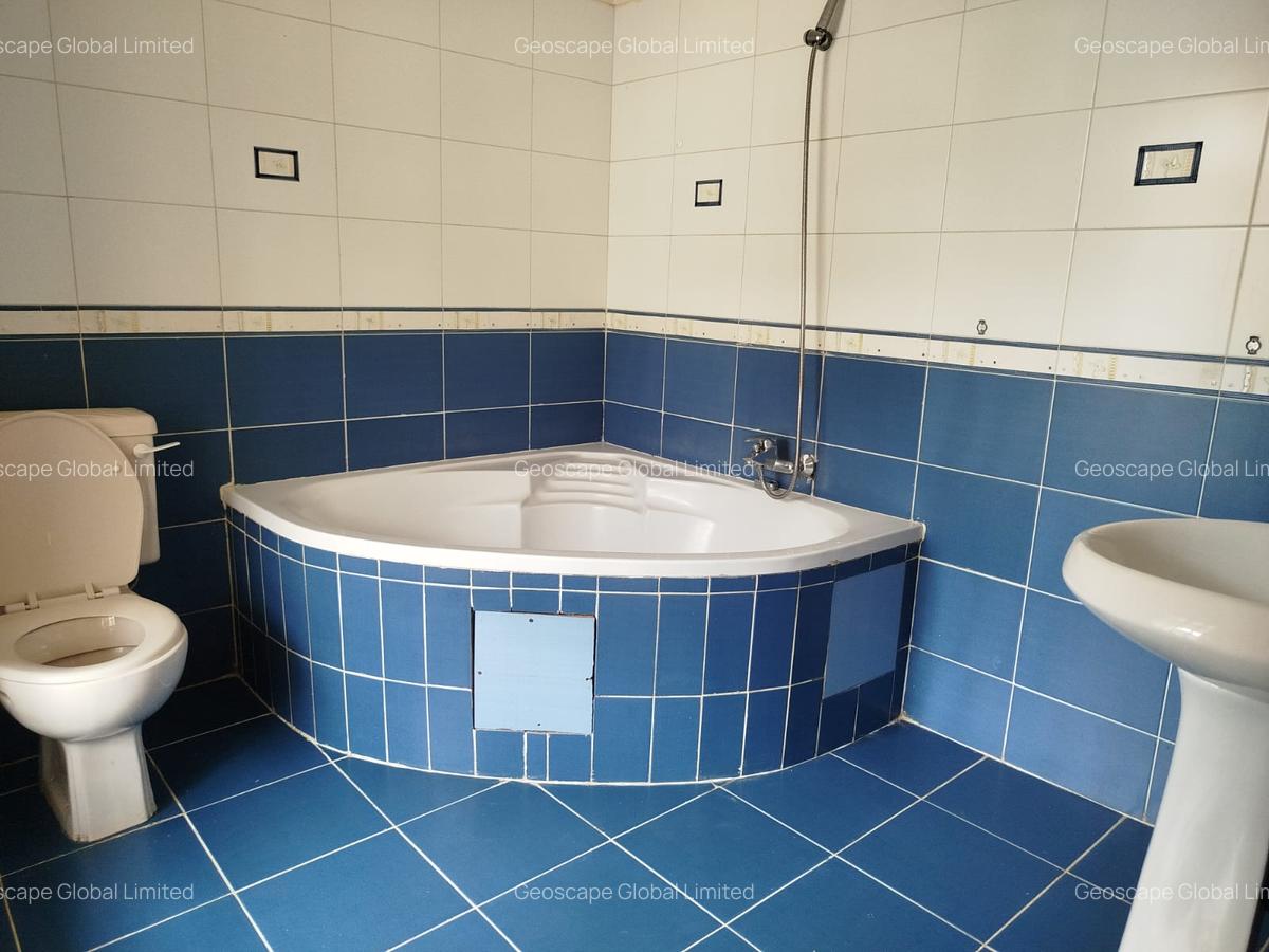 4 Bed House with En Suite in Lavington - 8