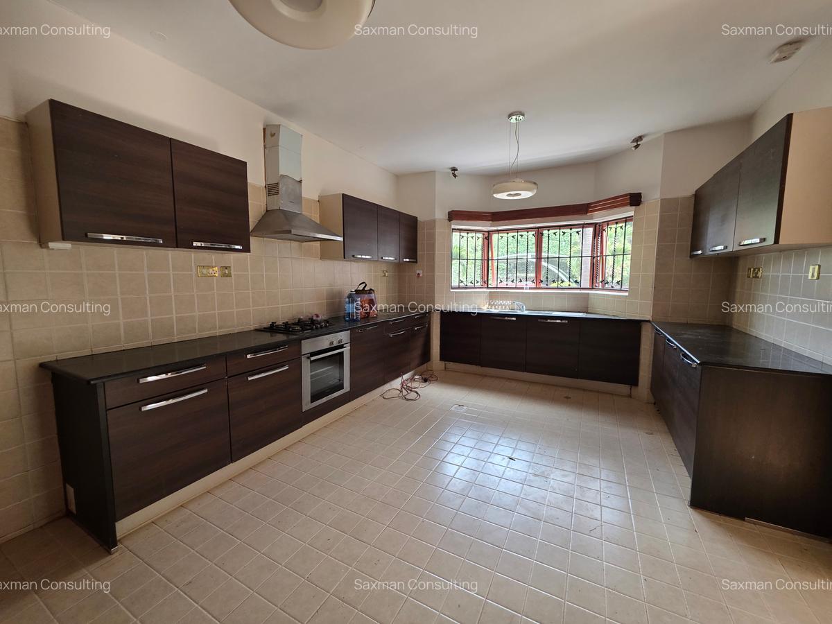 5 Bed House with En Suite in Runda - 16