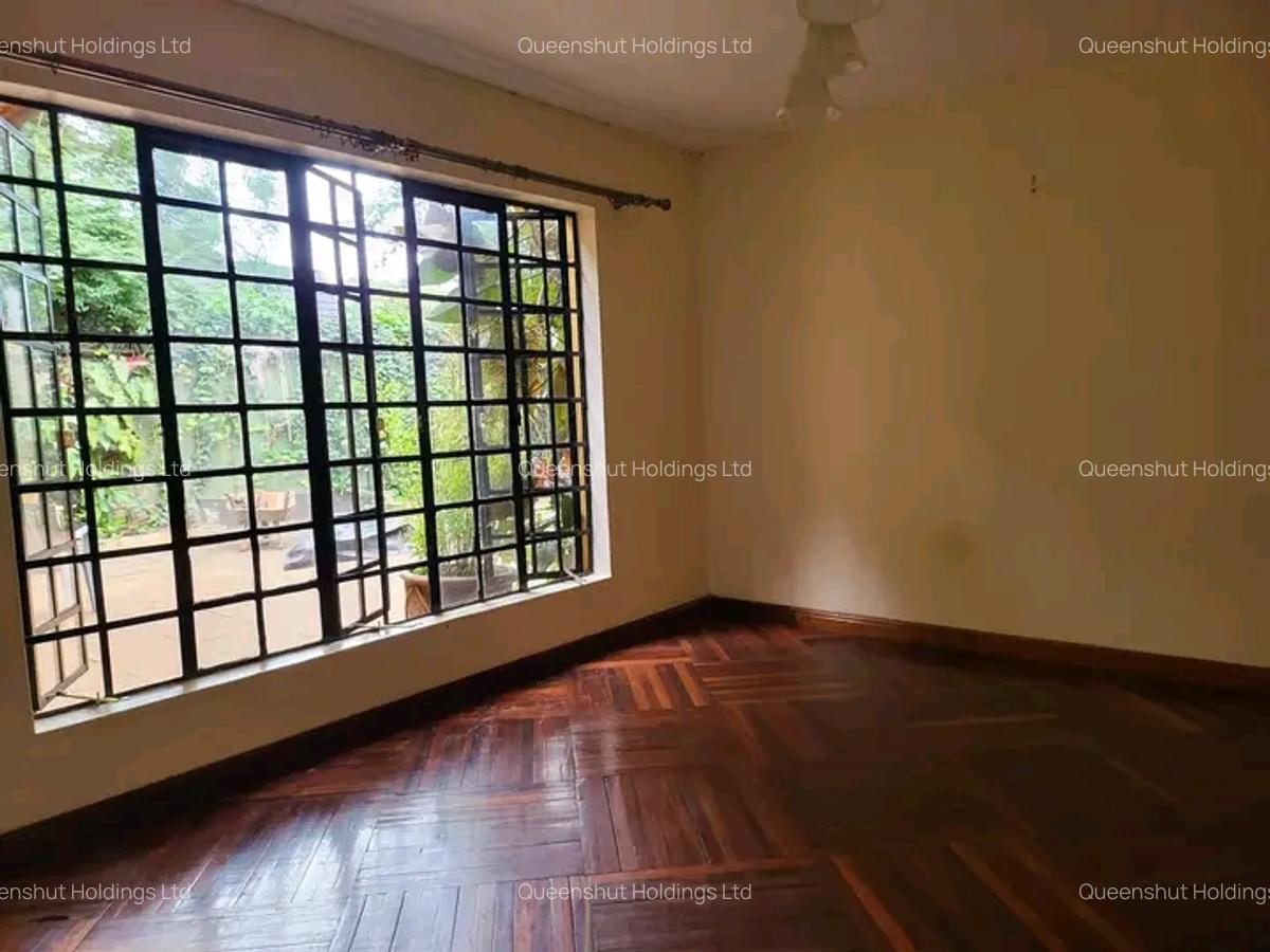 4 Bed House with En Suite at Loresho Crescent - 4