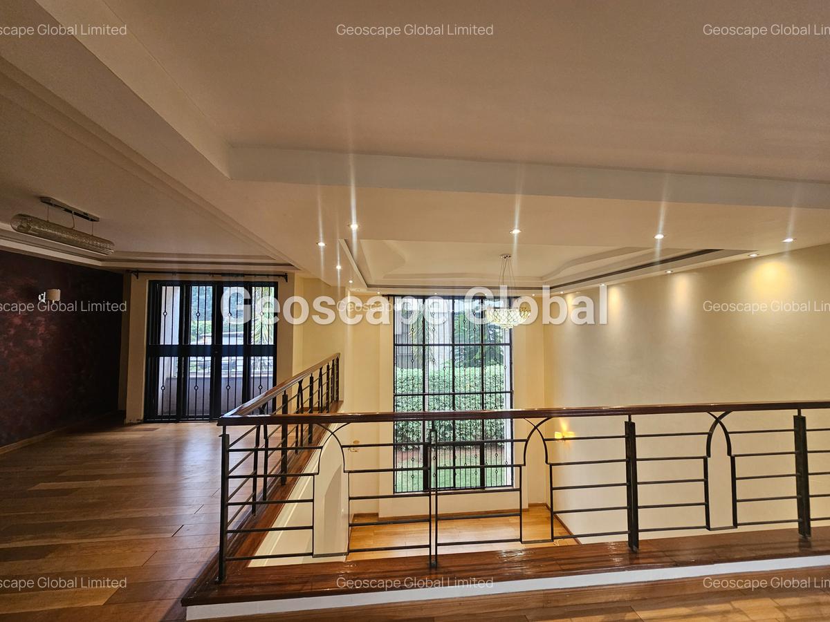 5 Bed Townhouse with En Suite in Lavington - 12